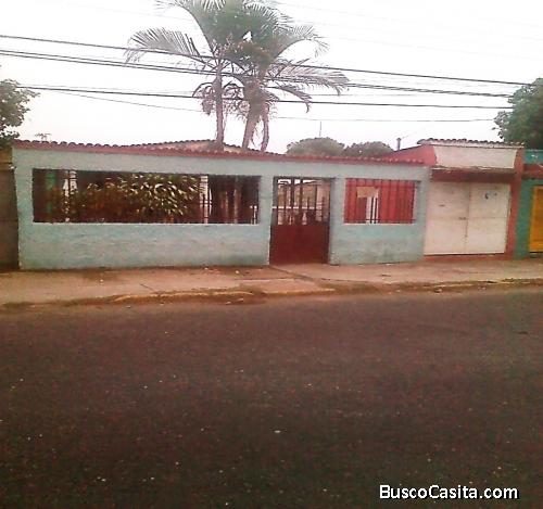 Se vende Vivienda Unifamiliar con Local Comercial 