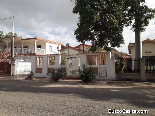 Venta de casa conservada en Avenida Sucre