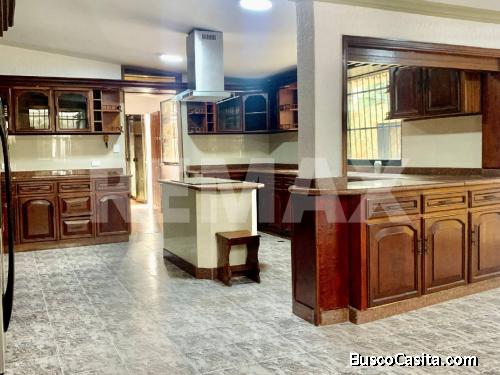 Se vende Amplia casa en la Trigaleña. Código 136656