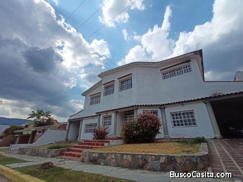 CASA EN VENTA EN VILLAS LAGUNA CLUB, COLINAS DE GUATAPARO COD: FOC-1308