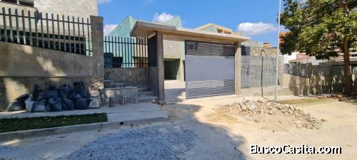  EN VENTA EXCLUSIVO TOWNHOUSE EN LA TRIGALEÑA OBRA BLANCA. Código 135541