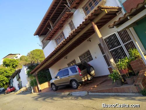 Hermosa quinta en Los Chaguaramos con vista al Ávila