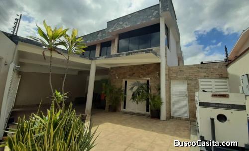 Casa en venta en La Trigaleña. Construcción: 530 m2, terreno: 378 m2. Código 434002