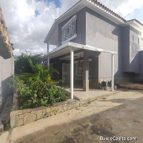 Hermosa y amplia casa en prebo Valencia Código: 136005