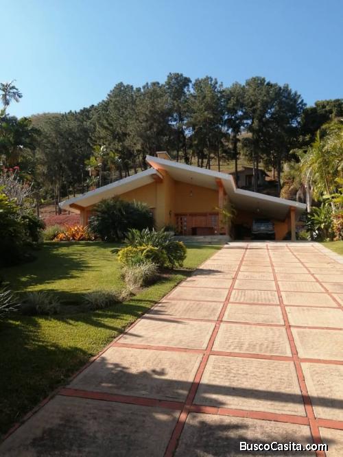 CASA EN VENTA GUAPARO VALENCIA. Código 448965