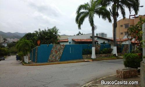 VENDO AMPLIA CASA DE ESQUINA EN EL BOSQUE. Código 458752