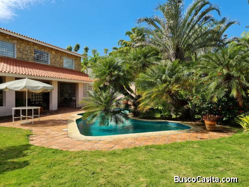 VENTA DE EXCLUSIVA CASA EN GUATAPARO COUNTRY CLUB. Código 128323