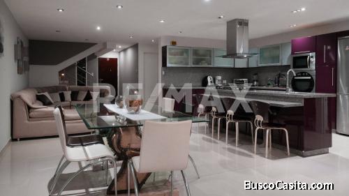 EN VENTA TOWNHOUSE MAÑONGO, Al lado del Sambil. Código 144127