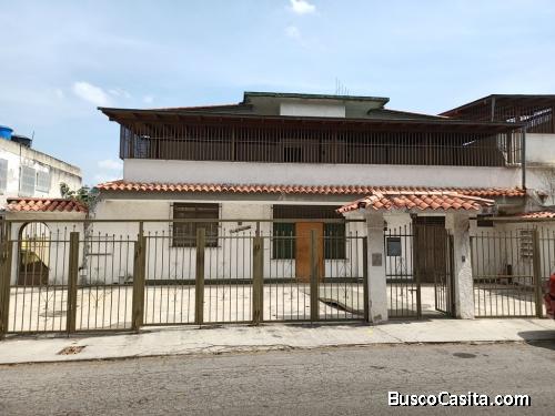 Casa en venta El Marqués 12H / 10B/ 6E