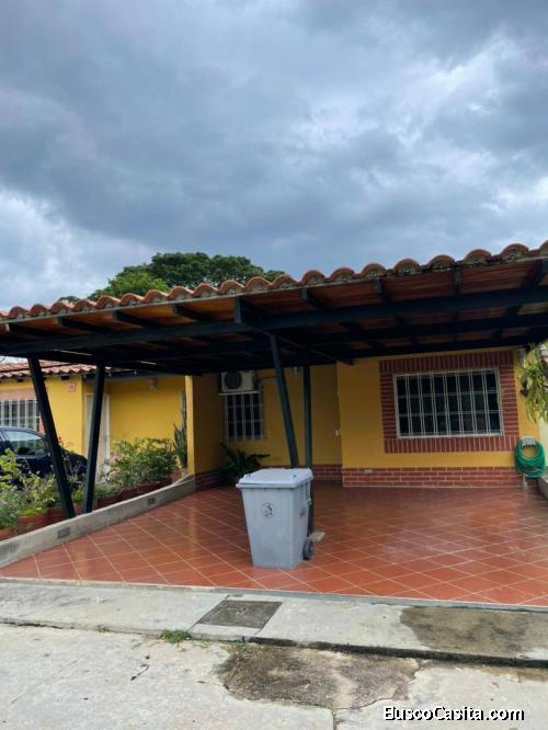 Hermosa Casa en Venta Urb. Valle de Oro. Código 123513