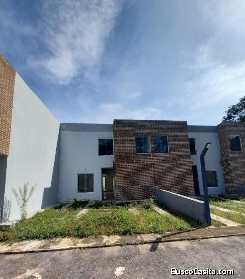 SKY GROUP Vende Town House en Conj. Res. Las Riadas en Villas de San Diego