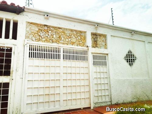 En Venta Excelente ubicación y cómoda casa en la Picola.