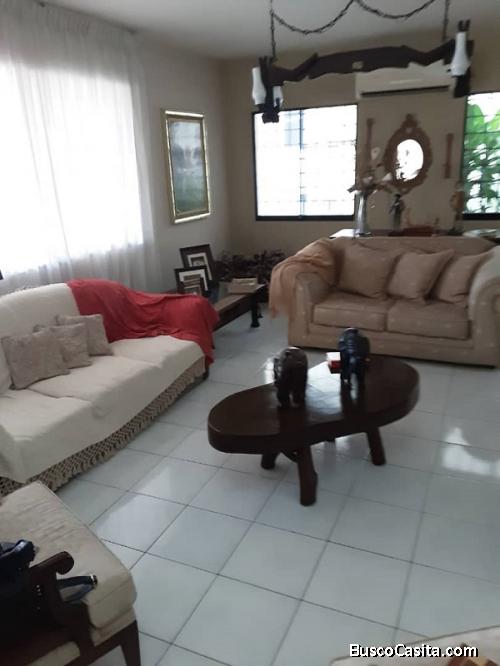 se vende casa en urbanizacion las Alquerias