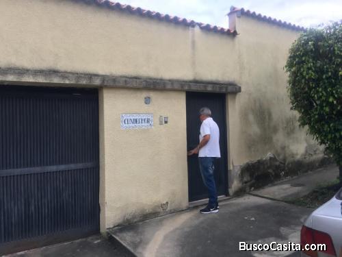 Casa amplia para remodelar dec383,84 M2 urb El Marquez caracas 