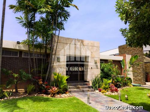 Casa en venta Urb Guataparo Res Villa Laguna Club 04121974097
