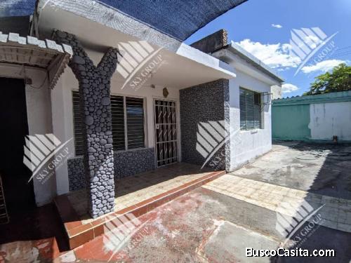 Soraya blanco vende casa comercial en Av los Abogados 