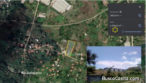 Bella casa con terreno media hectarea