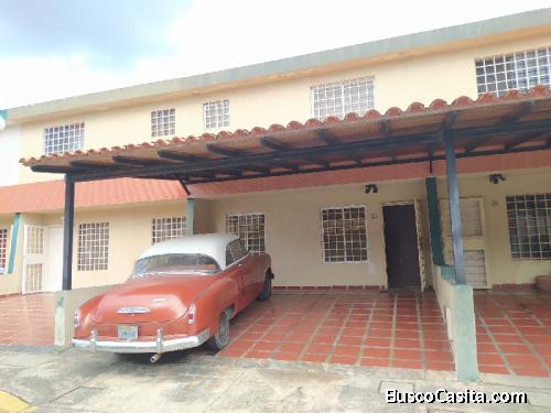 Town house en venta en la Urb. Los Tamarindos, San Diego, Carabobo FOTH-336