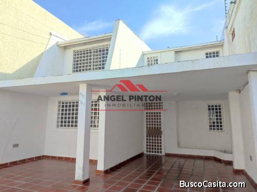 TOWNHOUSE EN VENTA EN LAGO MAR BEACH MARACAIBO API 3793