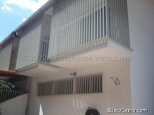 Para remodelar, Casa en venta en Santa Monica MLS #23-16813