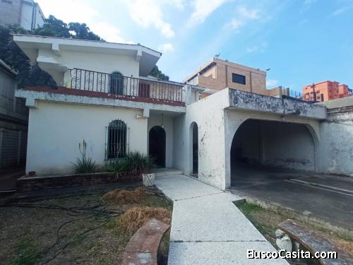 Casa para remodelar en la Urb. Del Este a 30 mts del C.C. Sambil
