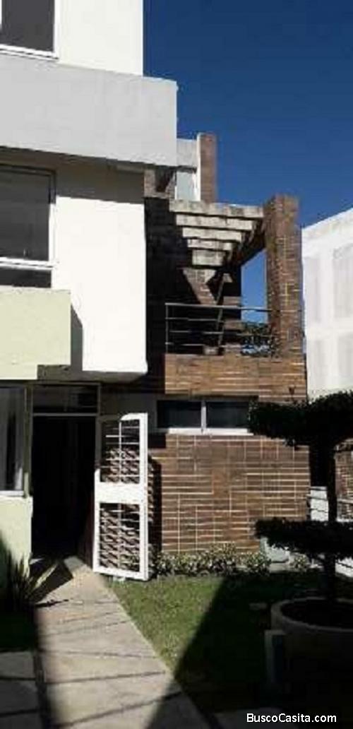 Espectacular casa en Colinas del Viento