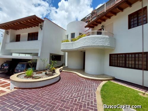 Vendo Hermosa Quinta en Los Naranjos del Cafetal