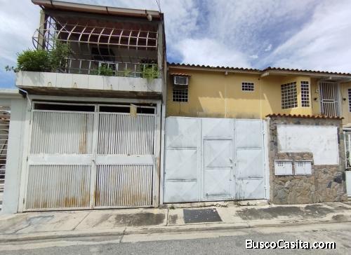 Beraca 001 Casa En Venta Tipo Tetra En Urbanización Montaña Fresca, Maracay