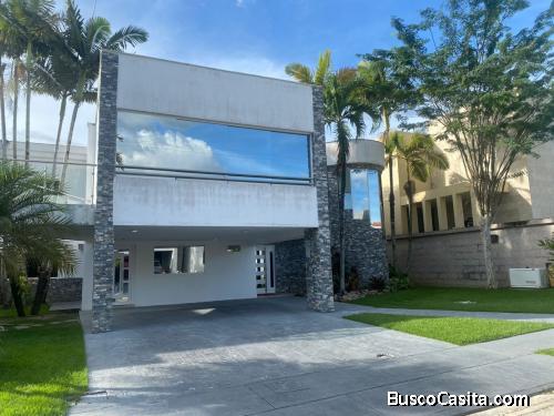 FARITH MOTA VENDE CASA EXCLUSIVA EN SAN DIEGO