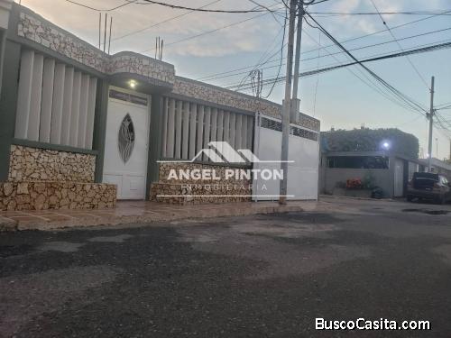 CASA VENTA VILLA LOS ROSALES AMPARO MARACAIBO API 4561 ELIDA HERNANDEZ ANGEL PINTON FS T.W.