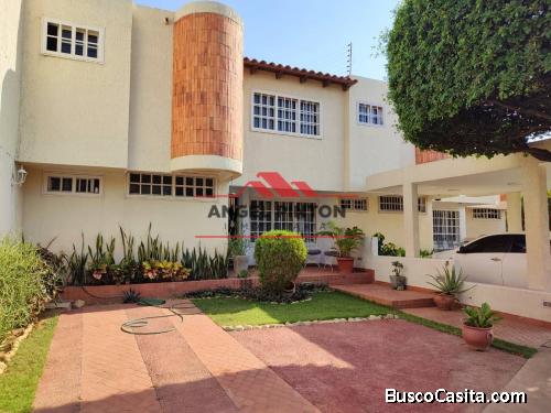 CASA EN VENTA EN AV GOAJIRA MARACAIBO API 4231 ELIDA HERNANDEZ ANGEL PINTON INMOBILIARIA