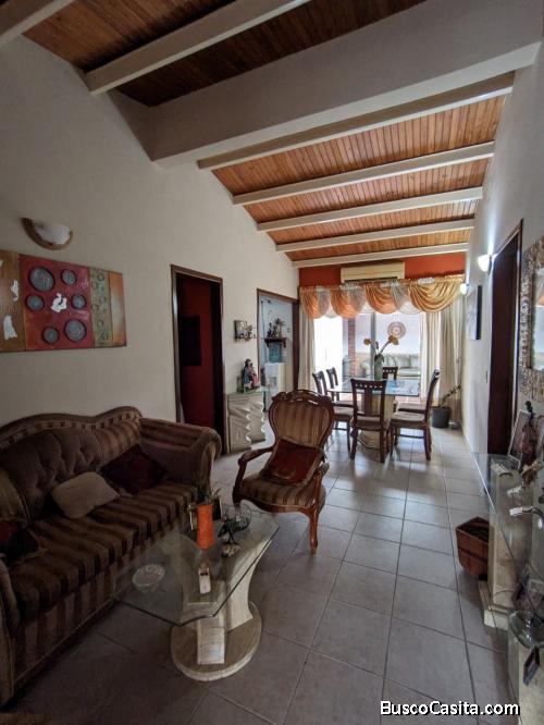 Espectacular Casa en Urb Roca del Valle I en la Avenida Ribereña