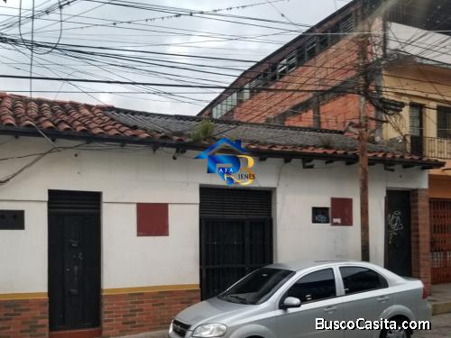 Rafabienes vende casa con local comercial, restaurant, licencia de licores, cancha, pool y mas 