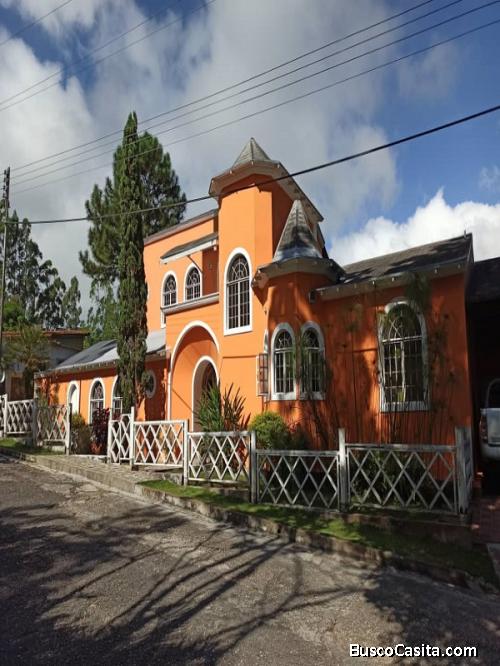 Eglée Suárez vende casa en Urb. Altamira, sector La Entrada