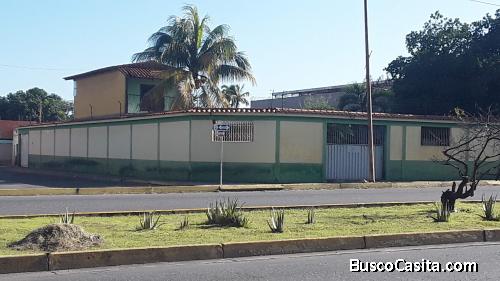 Vendo casa en Barquisimeto, Edo. Lara. VENEZUELA. En terreno de 880 mtrs2.