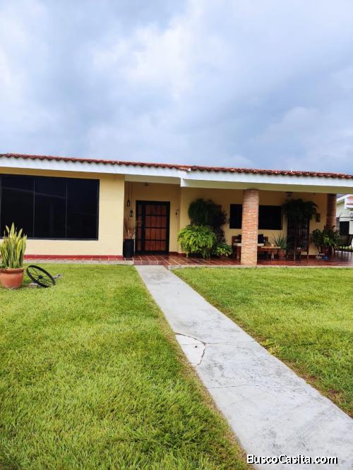 Eglée Suárez vende casa en el pueblo de San Diego
