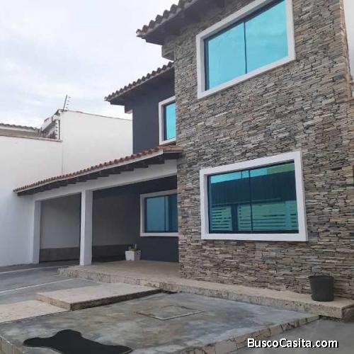 Eglée Suárez vende moderna casa-quinta en Prebo II, Valencia. Calle Cerrada.