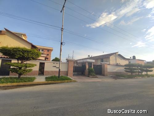 Eglée Suárez Vende Townhouse en Residencia Limon Country, Naguanagua