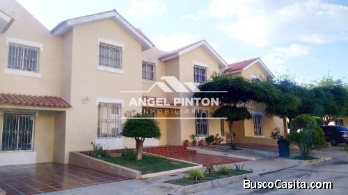TOWNHOUSE VENTA VILLA ARENALES MARACAIBO API 9060 ELIDA HERNANDEZ ANGEL PINTON FS T.W.