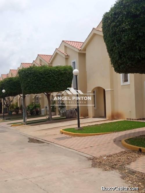VILLA CERRADA EN VENTA EN MILAGRO NORTE MARACAIBO API 5181 ELIDA HERNANDEZ ANGEL PINTON FS T. W.