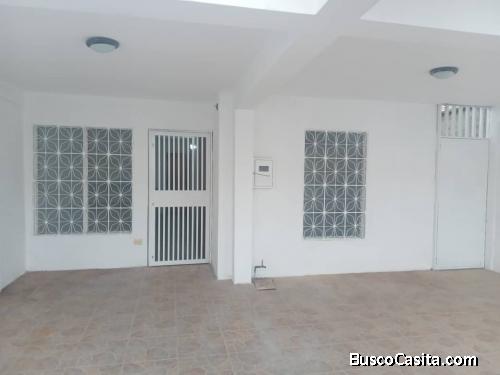 ZORAIDA ARAUJO VENDE CASA EN EL REMANSO SAN DIEGO VALENCIA FOC-1676