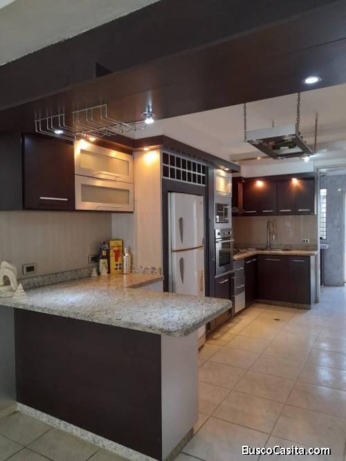 ZORAIDA ARAUJO VENDE CASA EN PARQUE RES LA ESMERALDA SAN DIEGO FOC-1686