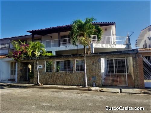Eglée Suárez Vende Casa-Quinta en Prebo II. 
