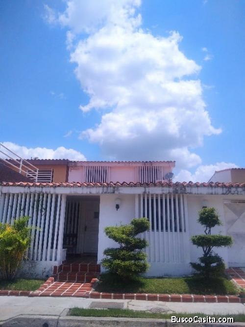 CASA EN URBANIZACIÓN COLINAS DE LA ROSALEDA