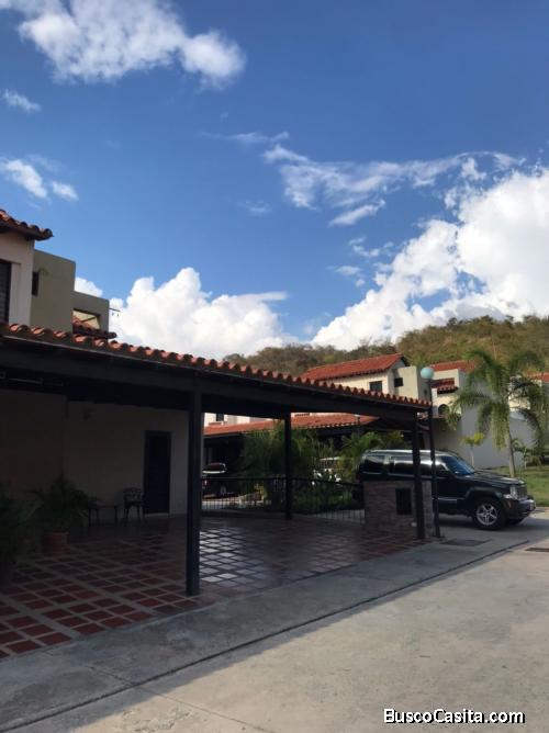 Eglée Suárez Vende Town House en Altos de Montealegre, Tazajal. 