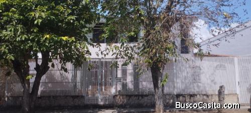 AMPLÍA CASA DE DOS PLANTAS EN BARICI PARA REMODELAR.