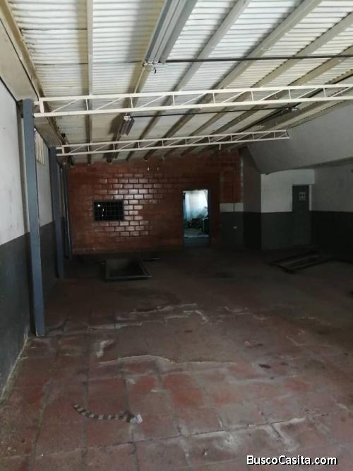 Amplia casa en Centro de Barquisimeto Con 2 Locales 531mts2