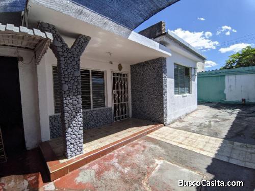 MARAVILLOSA CASA COMERCIAL EN AV LOS ABOGADOS