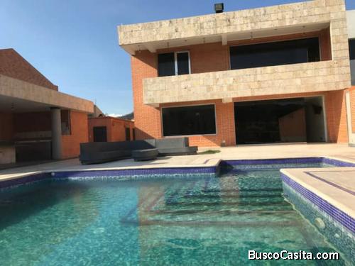 Eglée Suárez Vende Casa A Estrenar en Lomas Del Country, Guataparo. 