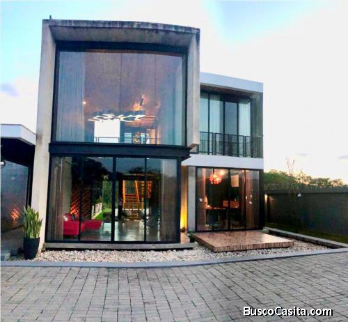 Eglée Suárez Vende Casa en la urbanización Terrazas Country. 